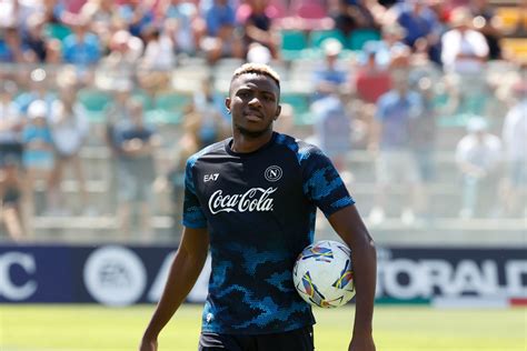 Chelsea await Victor Osimhen’s decision before advancing talks .
